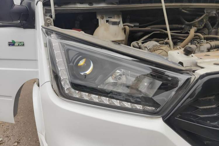 Used JMC Transit 2021 2.8T Space King Taurus Short Wheelbase Mid-Height 6-Seater Diesel Euro VI JX493 Right Front Headlight