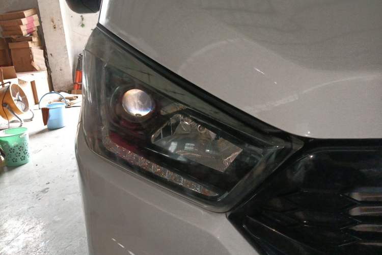 Used JMC Transit 2021 2.8T Space King Taurus Short Wheelbase Mid-Height 6-Seater Diesel Euro VI JX493 Right Front Headlight