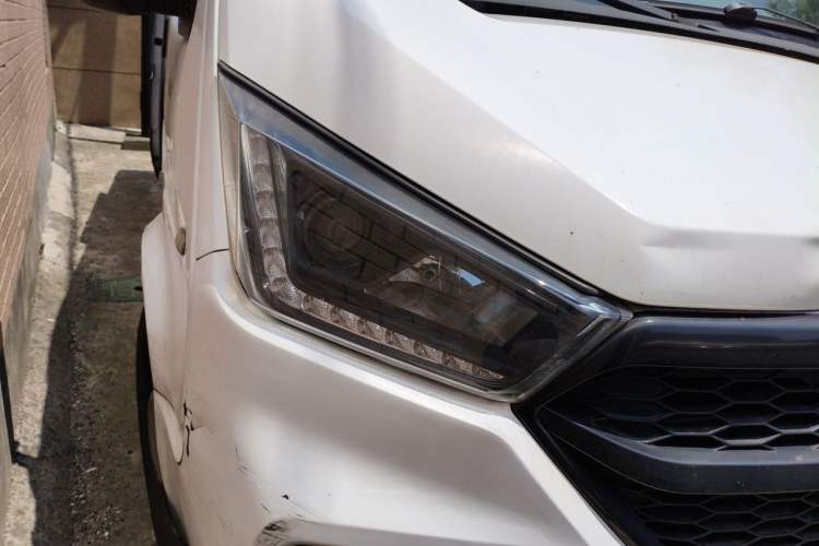 Used JMC Transit 2021 2.8T Space King Standard Version Long Wheelbase Mid-Height Roof Rear Single Tire – Step 6-Seater Diesel China VI Emission Standard JX493 Right Front Headlight