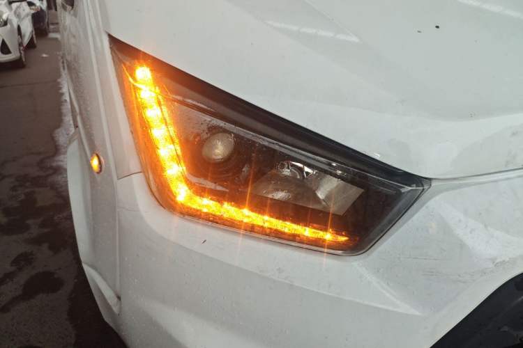 Used JMC Transit 2021 2.8T Space King Taurus Short Wheelbase Mid-Height 6-Seater Diesel Euro VI JX493 Right Front Headlight