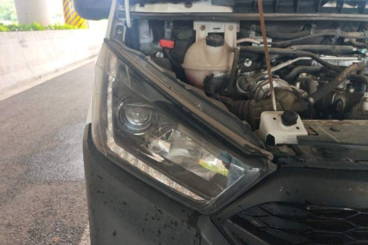 Used JMC Transit 2021 2.8T Space King Standard Version Short Wheelbase Mid-Height Roof 6-Seater Diesel Euro VI JX493 Right Front Headlight