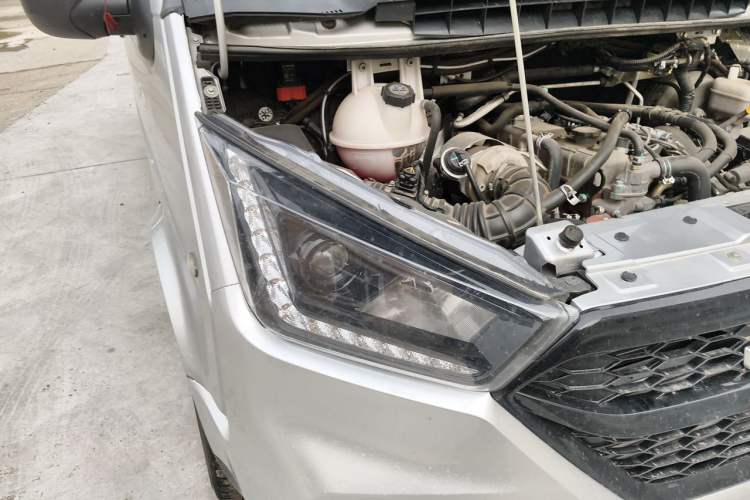Used JMC Transit 2021 2.8T Space King Standard Version Long Wheelbase Mid-Height Roof Rear Single Tire – Step 6-Seater Diesel China VI Emission Standard JX493 Right Front Headlight