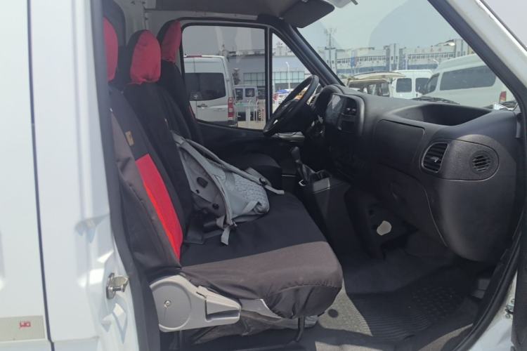 Used JMC Transit 2021 2.8T Space King Standard Version Short Wheelbase Mid-Height Roof 3-Seater Diesel Euro VI JX493 Right Front Seat