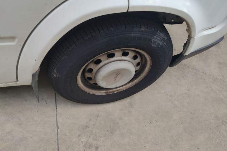 Used JMC Transit  Right Front Wheel Hub