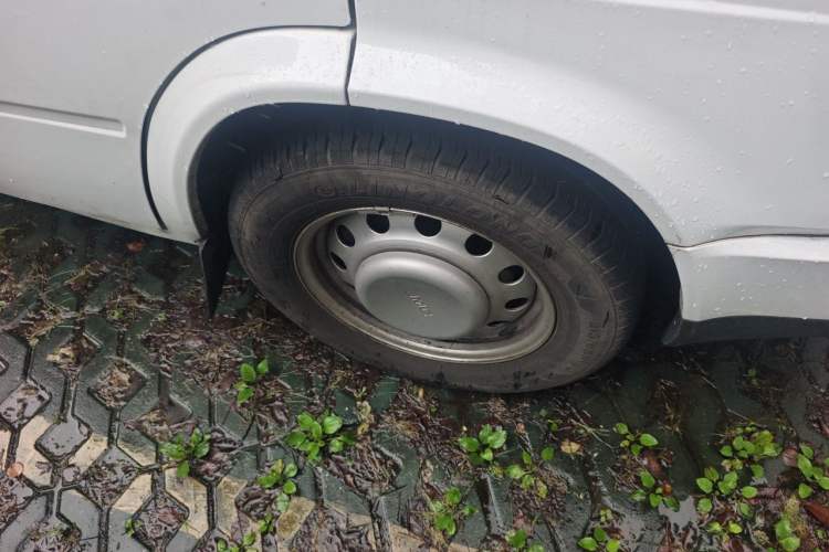 Used JMC Transit  Right Front Wheel Hub