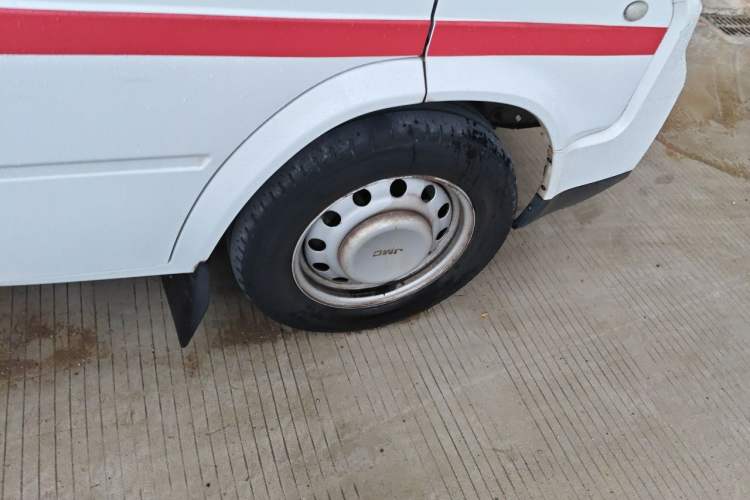 Used JMC Transit 2021 2.8T Space King Standard Version Short Wheelbase Mid-Height Roof 6-Seater Diesel Euro VI JX493 Right Front Wheel Hub