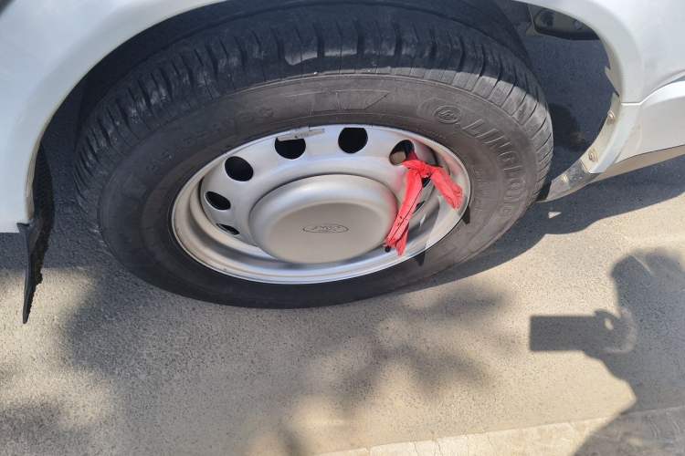 Used JMC Transit  Right Front Wheel Hub