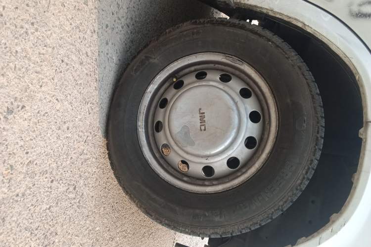 Used JMC Transit 2021 2.8T Space King Standard Version Long Wheelbase Mid-Height Roof Rear Single Tire 3-Seater Diesel China VI Emission Standard JX493 Right Front Wheel Hub