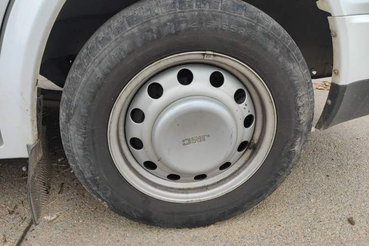 Used JMC Transit 2021 2.8T Space King Taurus Short Wheelbase Mid-Height 6-Seater Diesel Euro VI JX493 Right Front Wheel Hub