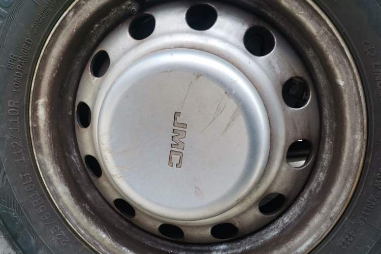 Used JMC Transit  Right Front Wheel Hub