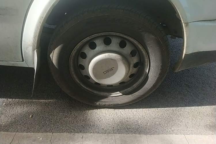 Used JMC Transit  Right Front Wheel Hub