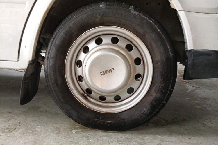 Used JMC Transit 2021 2.8T Space King Taurus Short Wheelbase Mid-Height 6-Seater Diesel Euro VI JX493 Right Front Wheel Hub