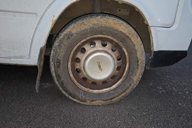 Used JMC Transit  Right Front Wheel Hub