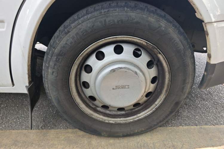 Used JMC Transit  Right Front Wheel Hub