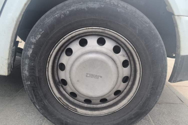 Used JMC Transit 2021 2.8T Space King Taurus Long Wheelbase Mid-Height Roof with Rear Dual Tires – Step 6-Seater Diesel Euro VI JX493 Right Front Wheel Hub