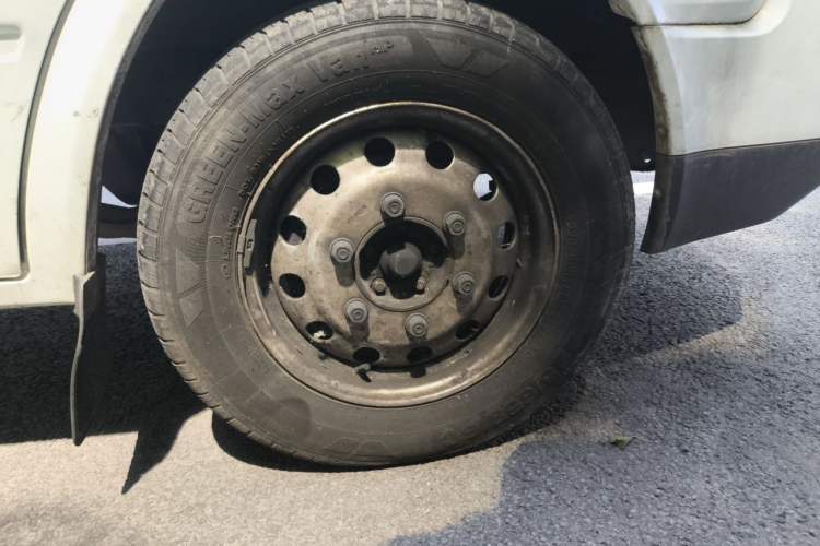 Used JMC Transit  Right Front Wheel Hub