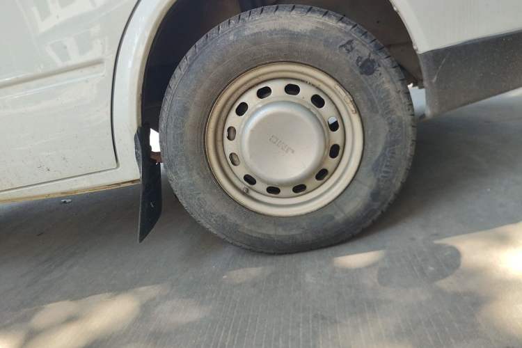 Used JMC Transit  Right Front Wheel Hub