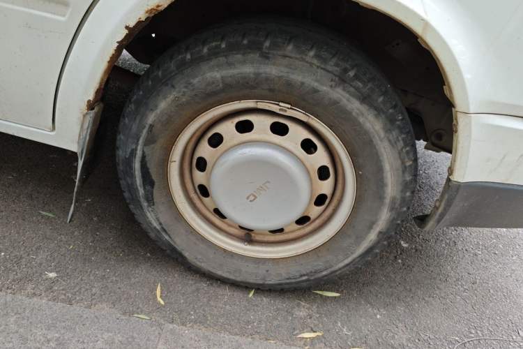 Used JMC Transit  Right Front Wheel Hub