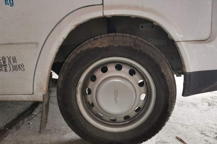 Used JMC Transit 2021 2.8T Space King Taurus Short Wheelbase Mid-Height 3-Seater Diesel Euro VI JX493 Right Front Wheel Hub