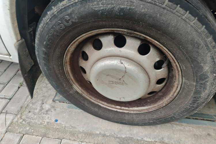 Used JMC Transit  Right Front Wheel Hub