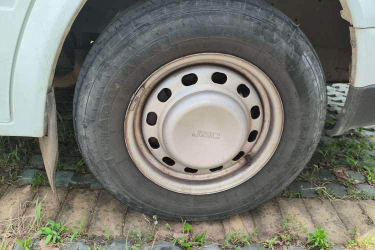 Used JMC Transit  Right Front Wheel Hub