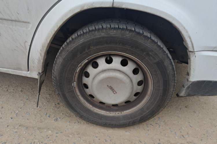 Used JMC Transit  Right Front Wheel Hub