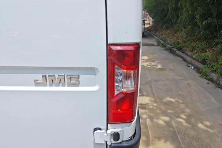 Used JMC Transit 2021 2.8T Space King Taurus Long Wheelbase Mid-Height Rear Single Tire – Step 6-Seater Diesel Euro VI JX493 Right Rear Taillight