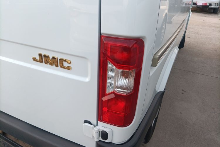 Used JMC Transit 2021 2.8T Space King Standard Version Short Wheelbase Mid-Height Roof 6-Seater Diesel Euro VI JX493 Right Rear Taillight