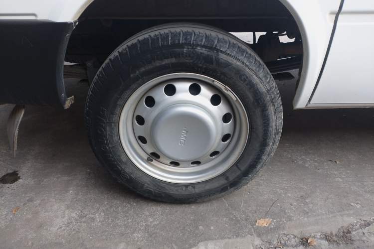 Used JMC Transit 2021 2.8T Space King Taurus Short Wheelbase Mid-Height 6-Seater Diesel Euro VI JX493 Right Rear Wheel Hub