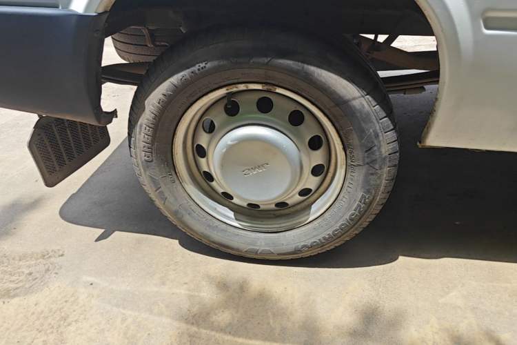 Used JMC Transit 2021 2.8T Space King Taurus Long Wheelbase Mid-Height Rear Single Tire – Step 6-Seater Diesel Euro VI JX493 Right Rear Wheel Hub