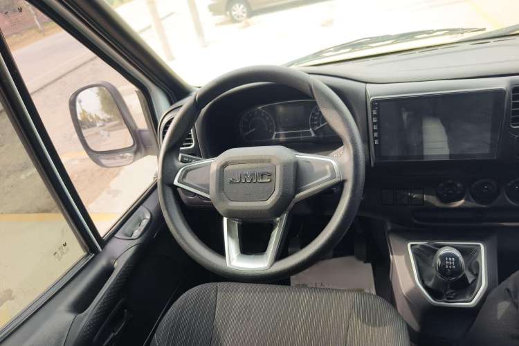 Used JMC Transit 2021 2.8T Space King Standard Version Long Wheelbase Mid-Height Roof Rear Single Tire 3-Seater Diesel China VI Emission Standard JX493 Steering Wheel