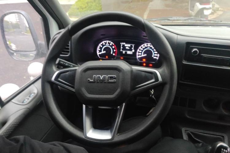 Used JMC Transit 2021 2.8T Space King Standard Version Long Wheelbase Mid-Height Roof Rear Dual Tires 3-Seater Diesel China VI Emission Standard JX493 Steering Wheel
