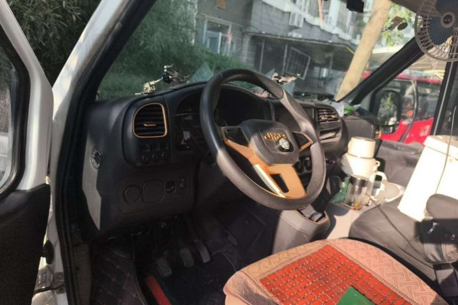 Used JMC Transit 2021 2.8T Space King Taurus Long Wheelbase Mid-Height Roof Rear Single Tire 3-Seater Diesel China VI Emission Standard JX493 Steering Wheel