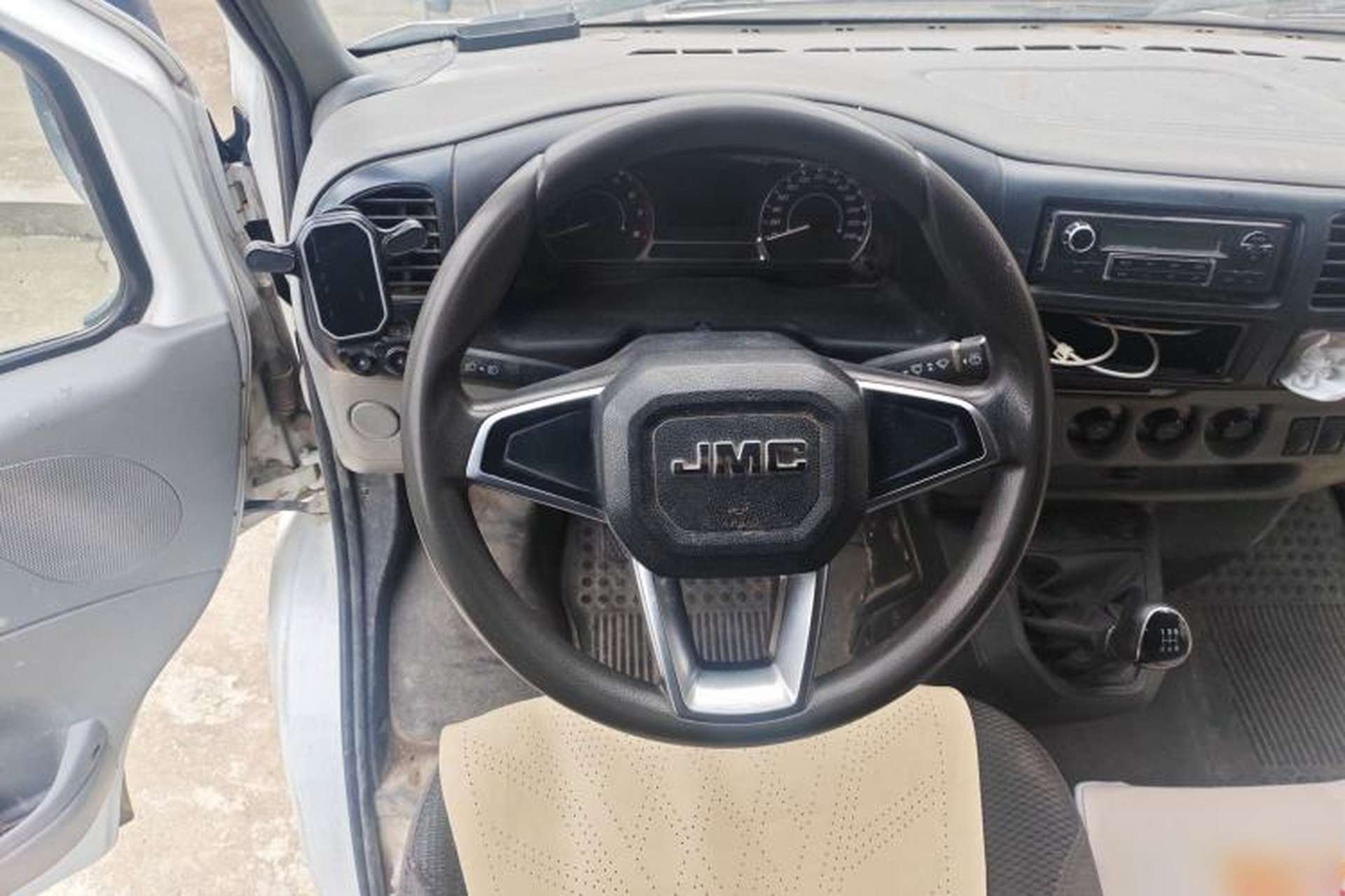 Used JMC Transit 2021 2.8T Space King Standard Version Long Wheelbase Mid-Height Roof Rear Single Tire – Step 6-Seater Diesel China VI Emission Standard JX493 Steering Wheel