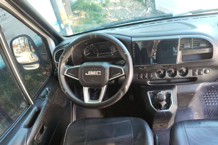 Used JMC Transit 2021 2.8T Space King Standard Version Short Wheelbase Mid-Height Roof 6-Seater Diesel Euro VI JX493 Steering Wheel