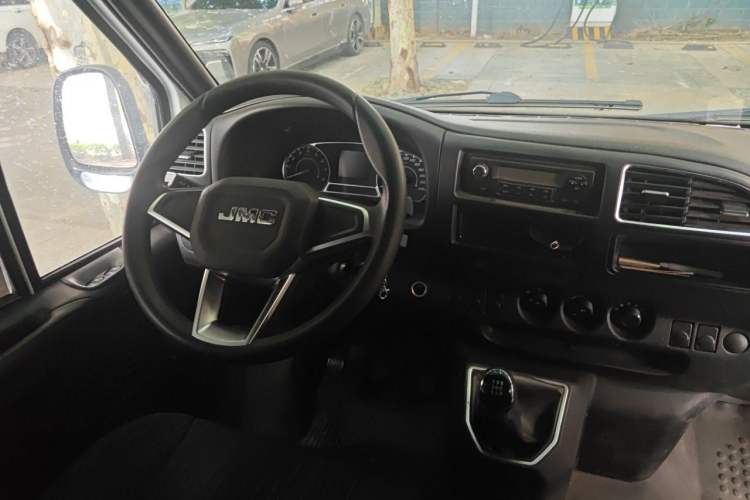 Used JMC Transit 2021 2.8T Space King Taurus Short Wheelbase Mid-Height 3-Seater Diesel Euro VI JX493 Steering Wheel