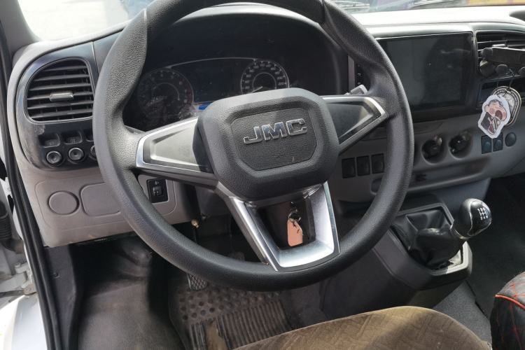 Used JMC Transit 2021 2.8T Space King Taurus Long Wheelbase Mid-Height Roof with Rear Dual Tires 3-Seater Diesel China VI Emission Standard JX493 Steering Wheel