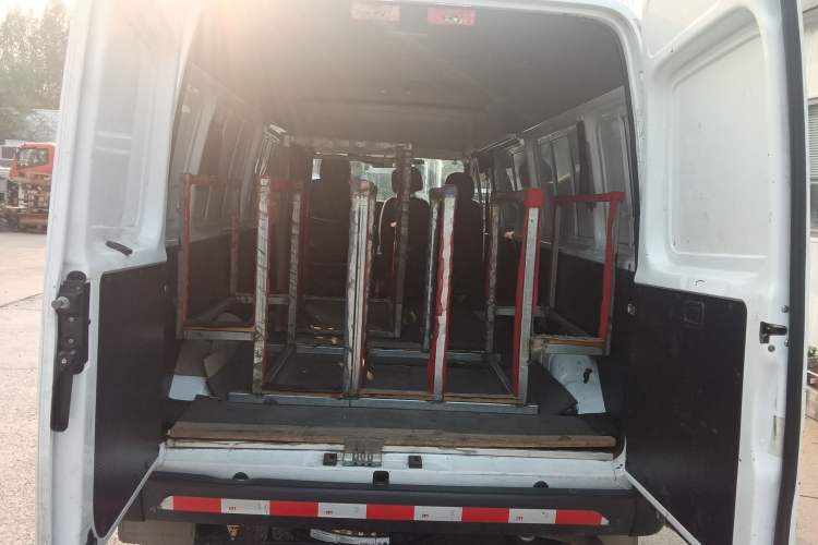 Used JMC Transit 2021 2.8T Space King Standard Version Long Wheelbase Mid-Height Roof Rear Single Tire 3-Seater Diesel China VI Emission Standard JX493 Trunk