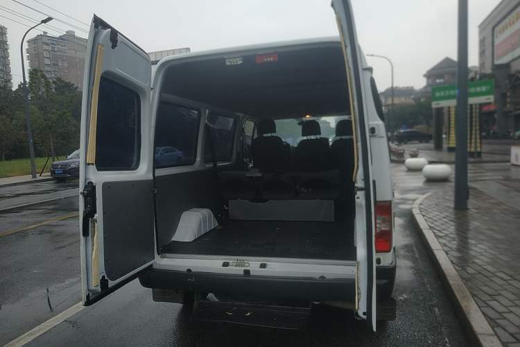 Used JMC Transit 2021 2.8T Space King Standard Version Short Wheelbase Mid-Height Roof 6-Seater Diesel Euro VI JX493 Trunk