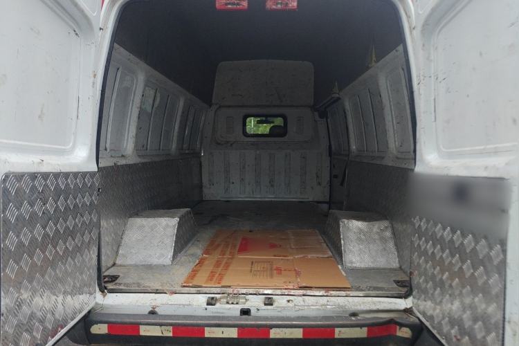 Used JMC Transit 2021 2.8T Space King Standard Version Long Wheelbase Mid-Height Roof Rear Dual Tires 3-Seater Diesel China VI Emission Standard JX493 Trunk