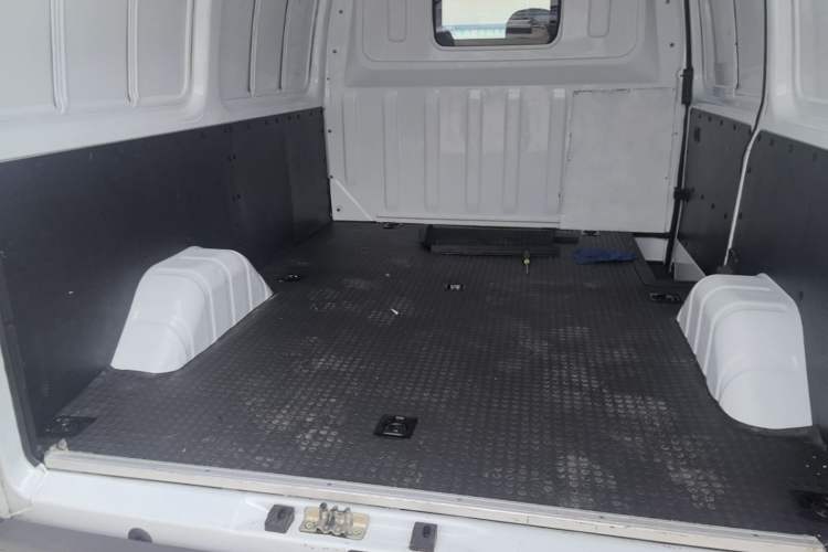 Used JMC Transit 2021 2.8T Space King Standard Version Short Wheelbase Mid-Height Roof 3-Seater Diesel Euro VI JX493 Trunk
