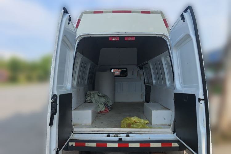 Used JMC Transit 2021 2.8T Space King Extended Wheelbase High-Roof with Rear Dual Tires 3-Seater Diesel China VI Emission Standard JX493 Trunk