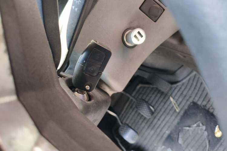 Used JMC Transit 2021 2.8T Space King Standard Version Long Wheelbase Mid-Height Roof Rear Single Tire – Step 6-Seater Diesel China VI Emission Standard JX493 Vehicle Key
