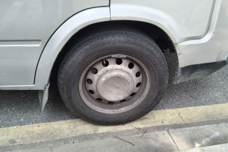 Used JMC Transit  Right Front Wheel Hub