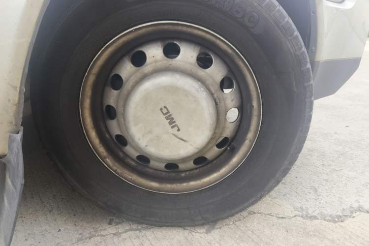 Used JMC Transit  Right Front Wheel Hub
