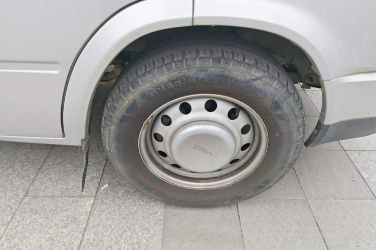 Used JMC Transit  Right Front Wheel Hub