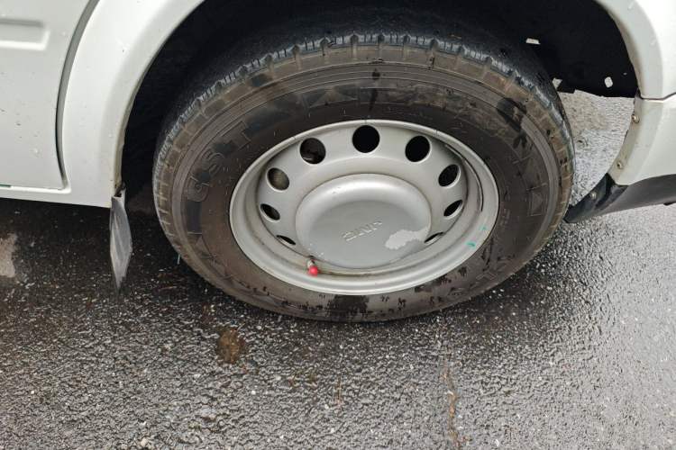 Used JMC Transit  Right Front Wheel Hub