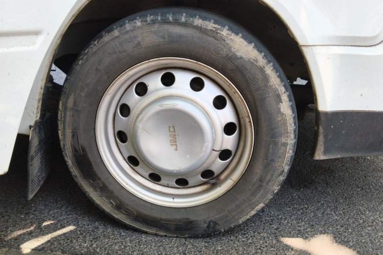 Used JMC Transit  Right Front Wheel Hub