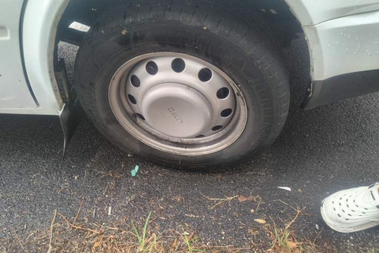 Used JMC Transit  Right Front Wheel Hub
