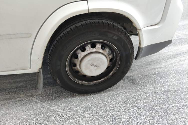 Used JMC Transit  Right Front Wheel Hub